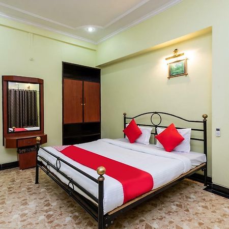 Hotel Oyo 38142 Girdhar Mahal Indore Exterior foto