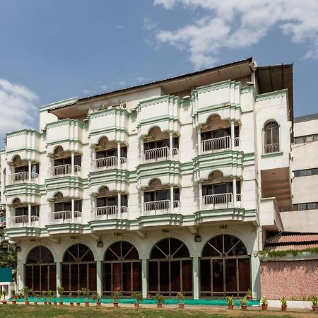Hotel Oyo 38142 Girdhar Mahal Indore Exterior foto