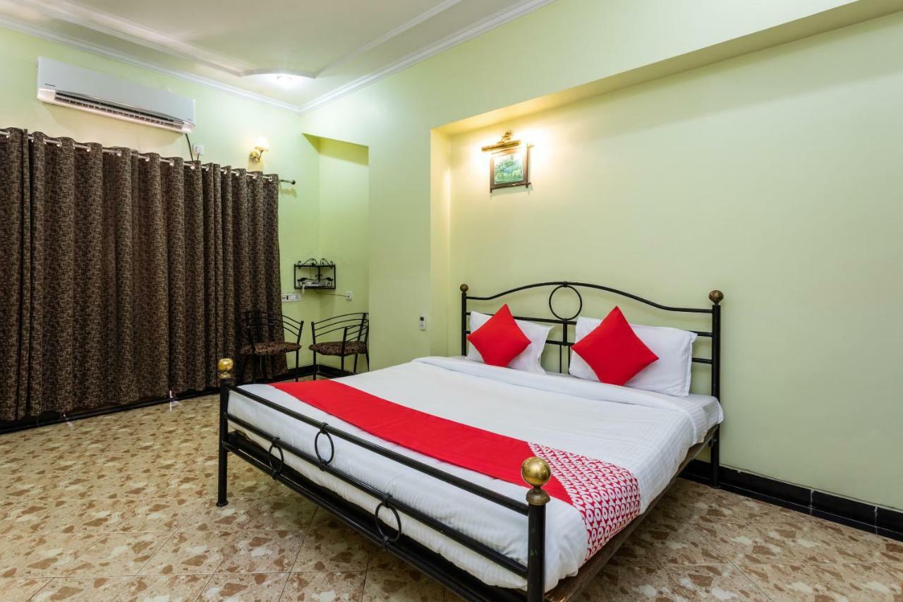 Hotel Oyo 38142 Girdhar Mahal Indore Exterior foto