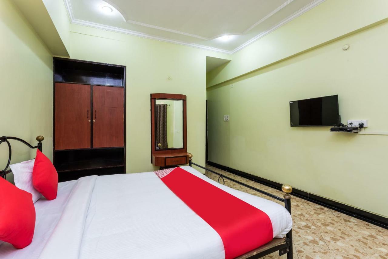 Hotel Oyo 38142 Girdhar Mahal Indore Exterior foto
