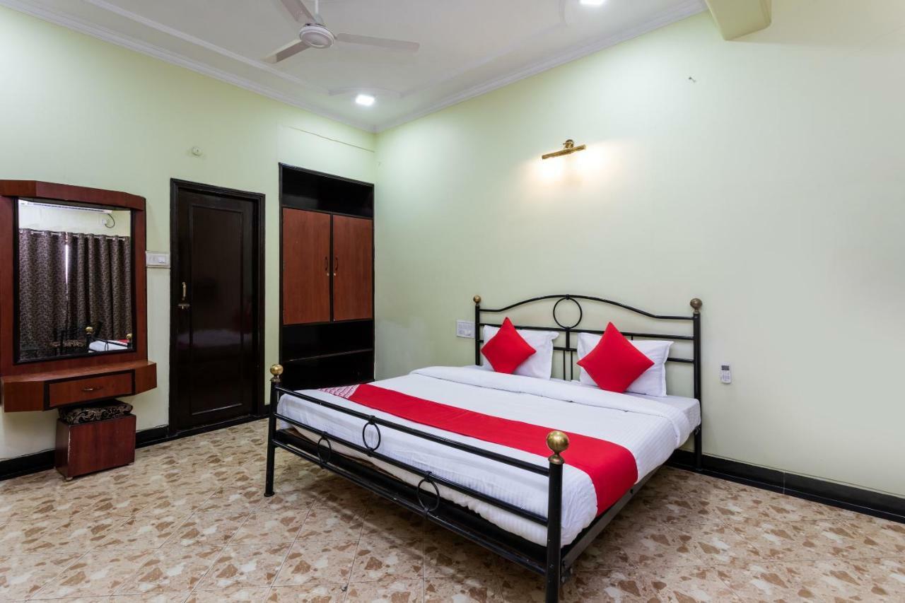 Hotel Oyo 38142 Girdhar Mahal Indore Exterior foto