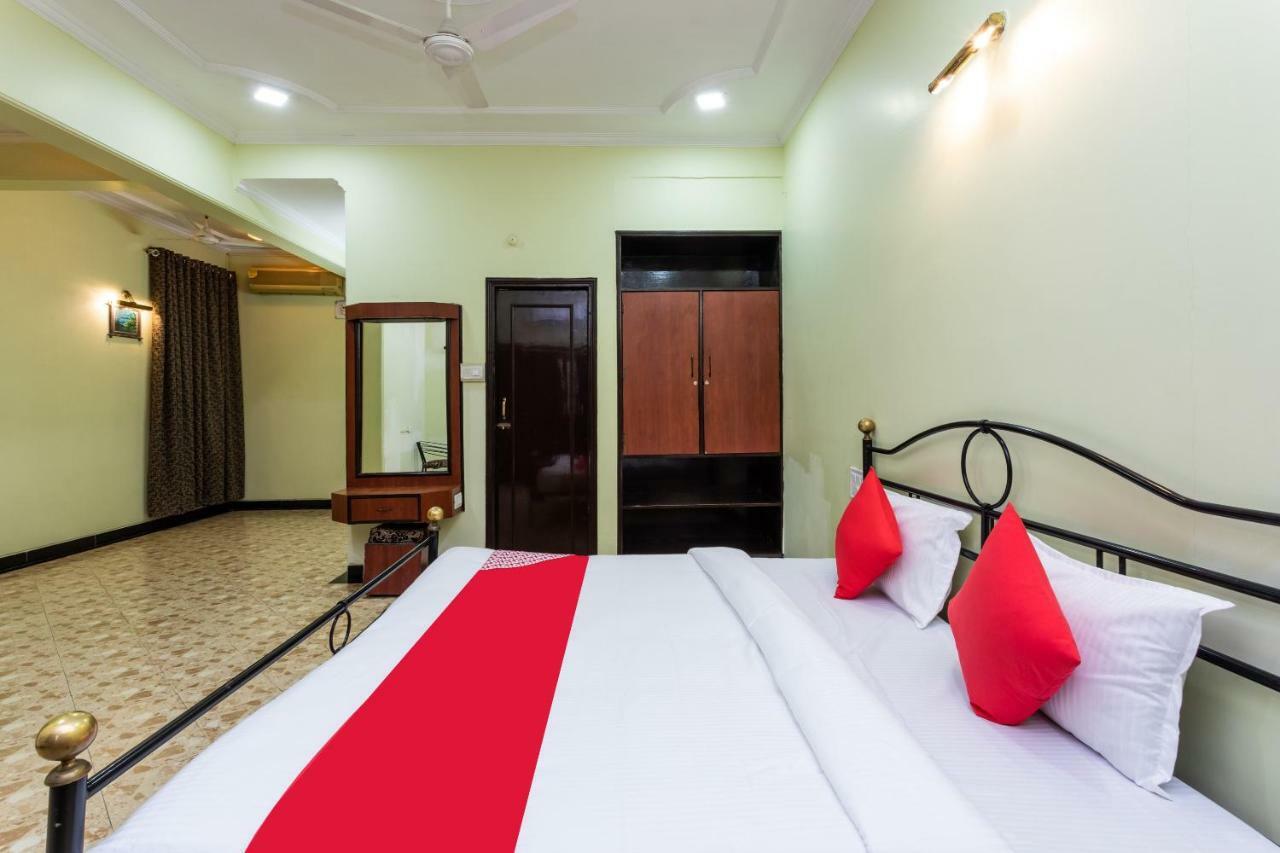 Hotel Oyo 38142 Girdhar Mahal Indore Exterior foto