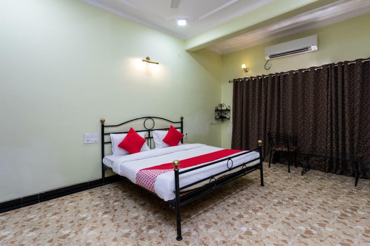 Hotel Oyo 38142 Girdhar Mahal Indore Exterior foto