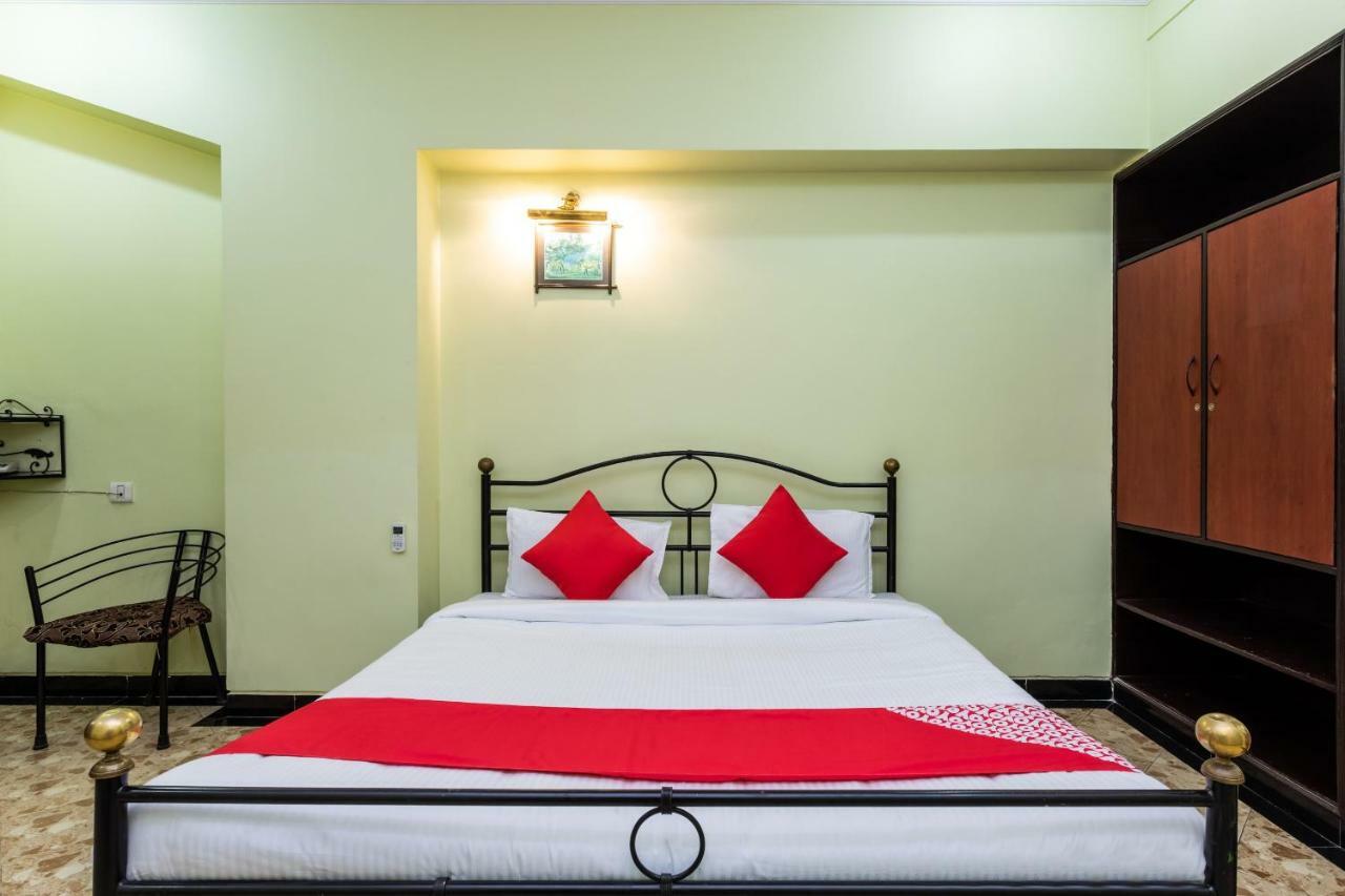 Hotel Oyo 38142 Girdhar Mahal Indore Exterior foto