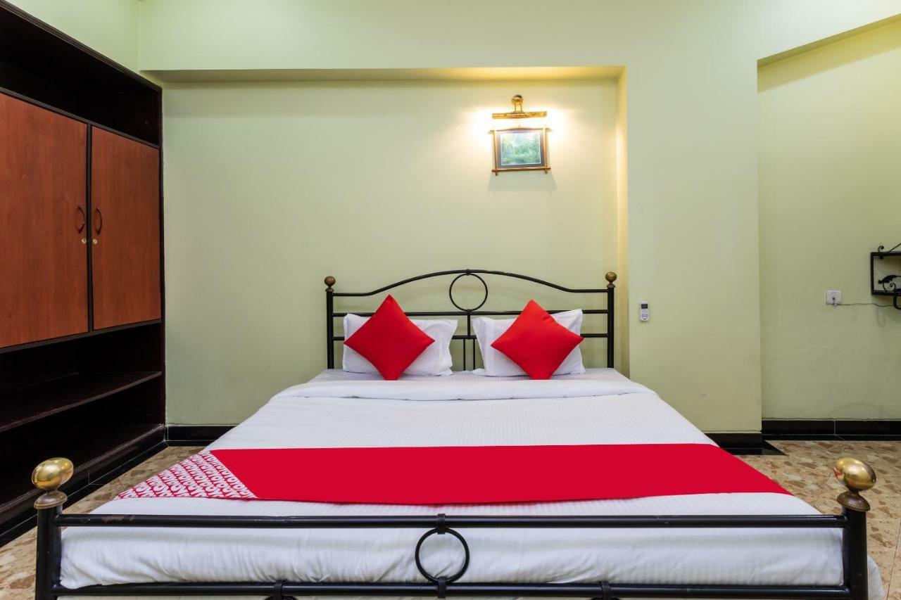 Hotel Oyo 38142 Girdhar Mahal Indore Exterior foto
