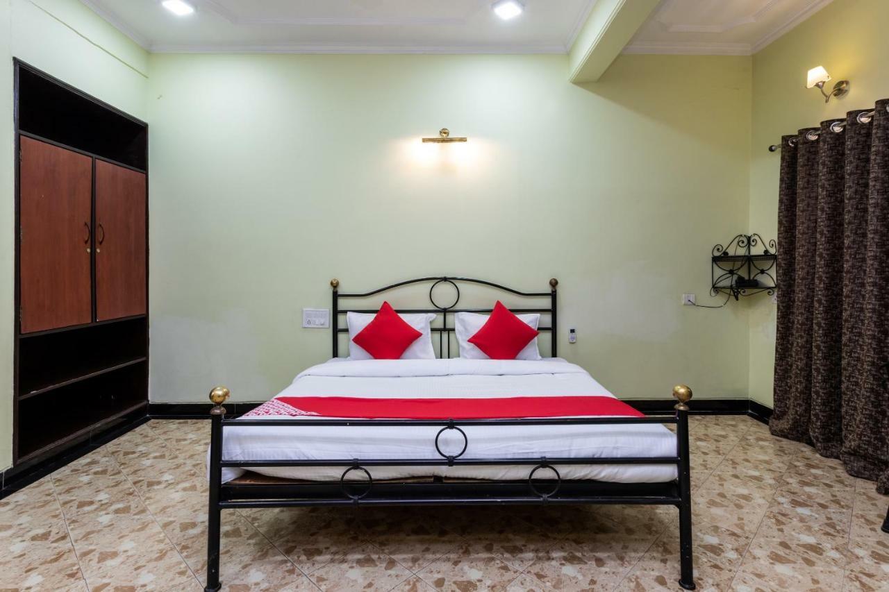 Hotel Oyo 38142 Girdhar Mahal Indore Exterior foto